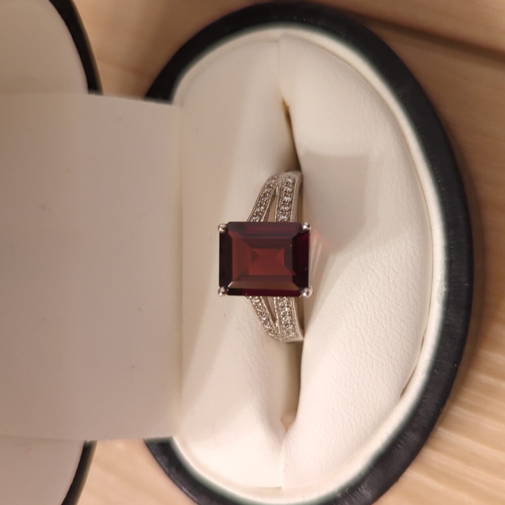 14k white gold, garnet and diamond ring